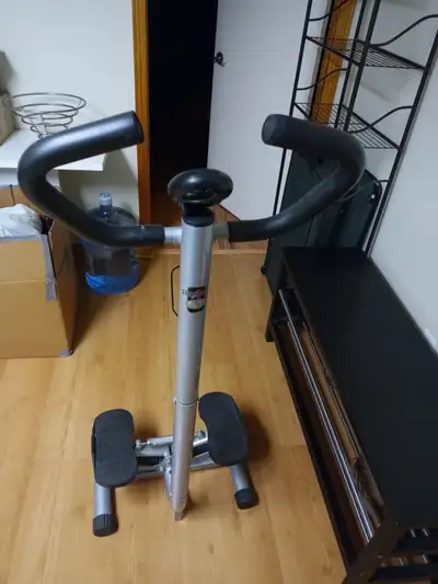 Vélo stationnaire et stepper a vendre : 50 dollars les deux, View more