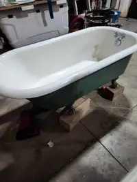 Metal bath tub