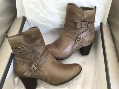 Women's leather boots, View more