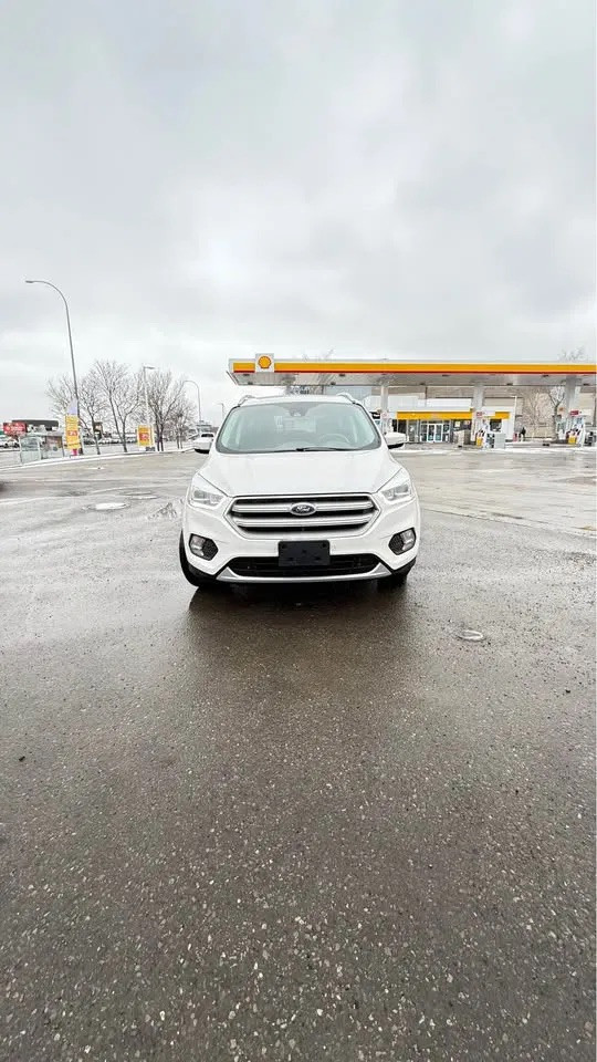 2017 Ford Escape AWD Titanium Excellent Condition! in Cars & Trucks in Calgary
