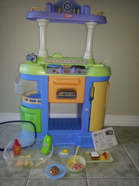 Little Tykes Kitchen -In Brand New Condition with Talking Food