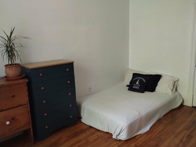 Chambre à louer à Montréal, Petite Italie — photo 3