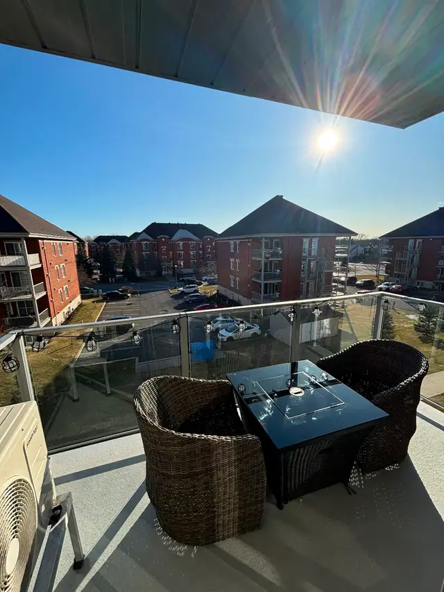 Condo 3 1/2 moderne - 2 stationnements (garage   extérieur)