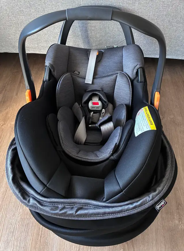 Chicco KeyFit 35 ClearTex Rear-Facing Infant Car Seat + Base in Strollers, Carriers & Car Seats in Kitchener / Waterloo - Image 3