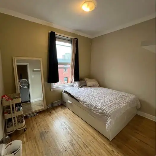 Lease Transfer – Room in a 5 1/2 Apartment in Saint-Henri