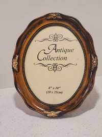 Beautiful Antique Oval  8 x 10 Picture Frame!