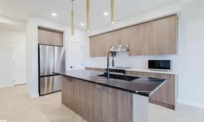 Room for rent privately and share kitchen no smoking and no pet available from 1st May/2026