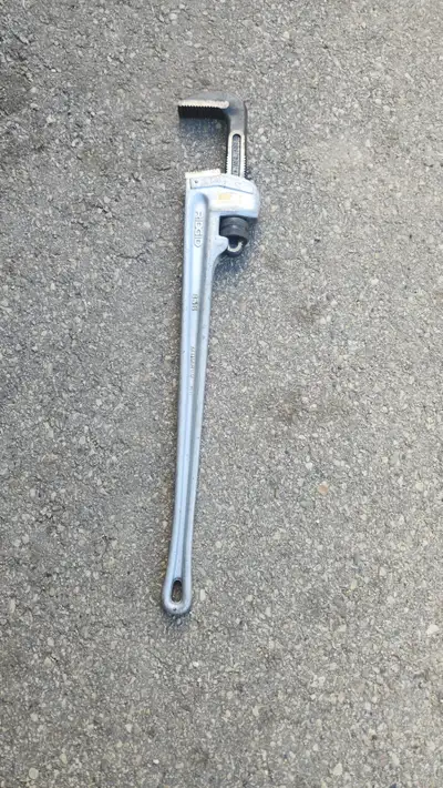 Ridgid 36 "pipe wrench like new will deliver in edm 200 new 360!, View more