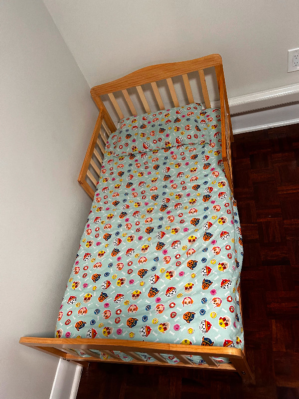 Wood toddler bed in Beds & Mattresses in City of Toronto - Image 3