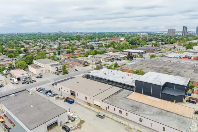 20,000 Square Foot Warehouse for Lease in Commercial & Office Space for Rent in City of Toronto - Image 4