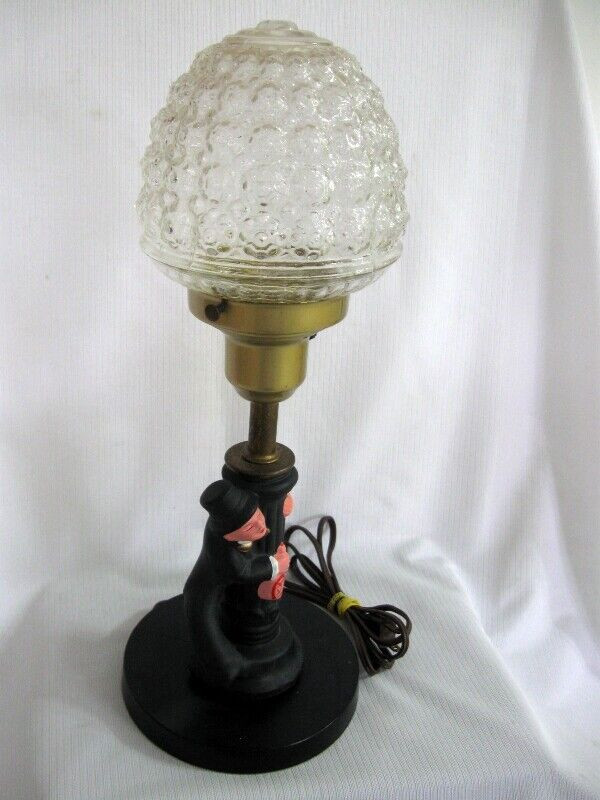 LAMPE VINTAGE...IVROGNE APPUYER SUR  LAMPADAIRE.. in Arts & Collectibles in West Island - Image 3