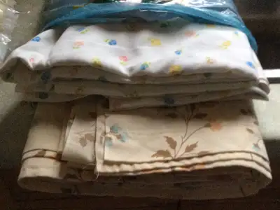 Draps lit double @ 10$ ou 15$ avec taie d’oreiller, View more