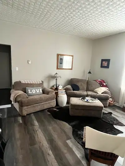 Renovated, Bright, 1 Bedroom Main Floor, Close to Downtown