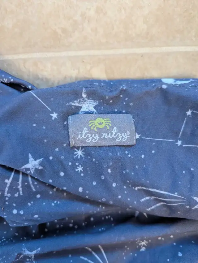 Itzy Ritzy Breastfeeding/Nursing cover in Strollers, Carriers & Car Seats in London - Image 2
