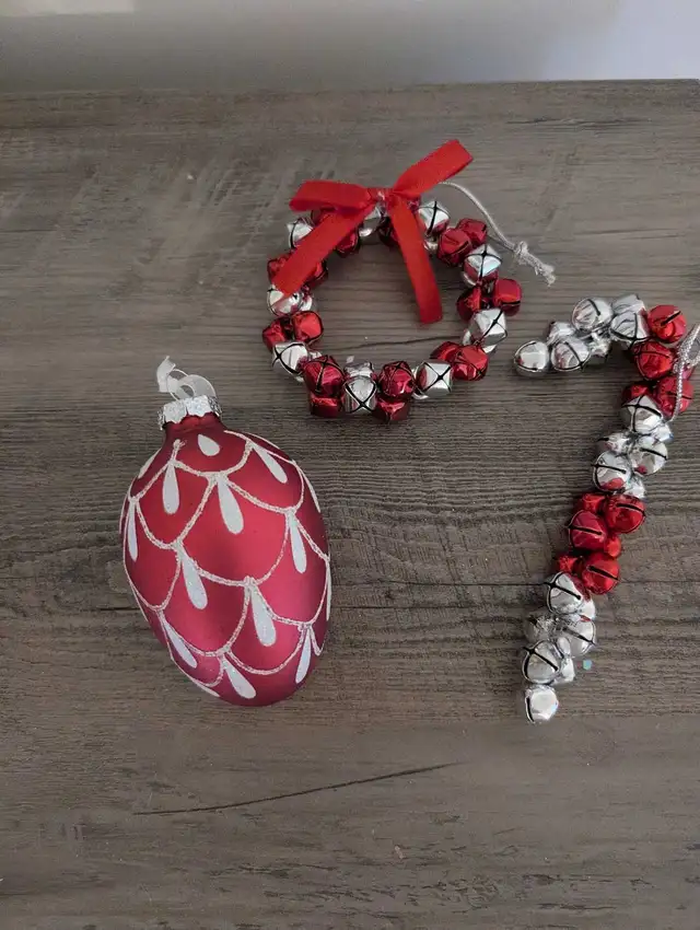 Christmas red,silver,white decoration lot in Holiday, Event & Seasonal in City of Montréal - Image 8