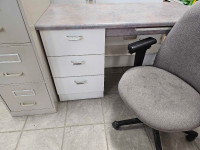 Bureau et chaise à vendre