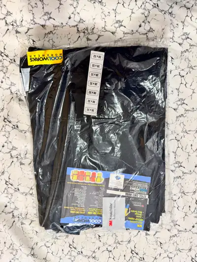 Reliable work pants for all jobs, all seasons. Detachable coverings, knee high, breathable during su...