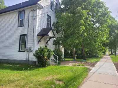 Unit D3, 424 University Ave, 4bedroom apt (1bath 1kitchen)South