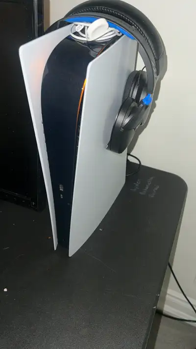 Barely use it, good condition nothing wrong with it. Bought a blue controller about 2 weeks ago from...