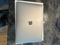 13” 2021 Macbook Air With M1 Chip (Barley Used)