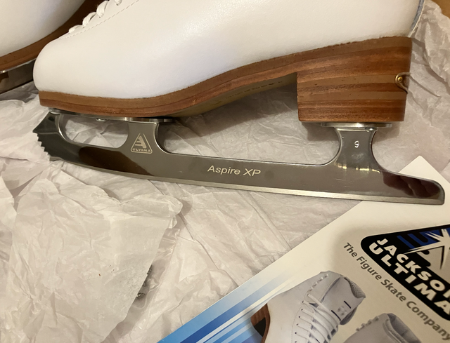 NEW - Jackson Competitor Figure Skates - size 4.5 in Skates & Blades in City of Toronto - Image 5