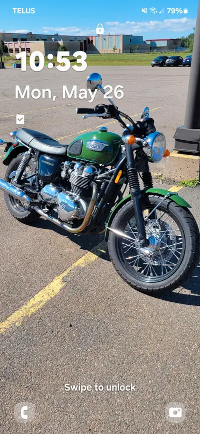 2000 Triumpth Bonnieville 790cc for sale. This bike is in awsome shape and id a bike you want to che...