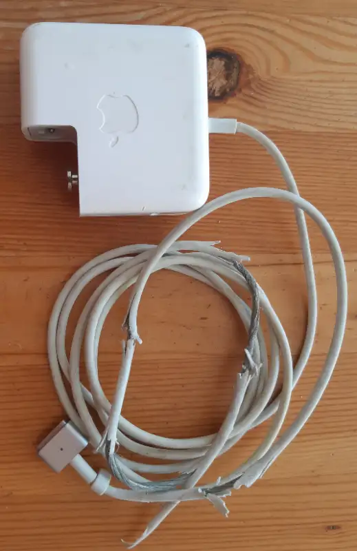 Apple MagSafe Power Adapter in Laptop Accessories in City of Toronto - Image 7
