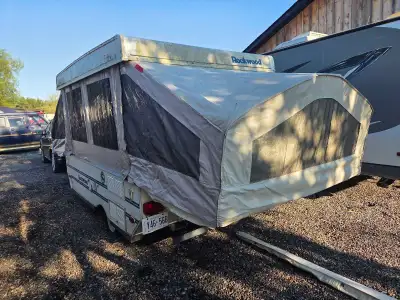 Seling my 1995 rockwood freedom pop up camper $800 obo with ownership needs little work to right fro...