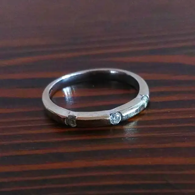 $3k 14k White Gold and 3 VS Diamond Ring, Sz 5.5
