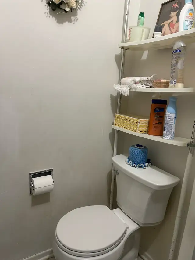 Private Room for Rent - FEMALE ONLY in Room Rentals & Roommates in Ottawa - Image 5