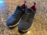 Size 6 child’s sketchers 