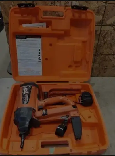 Cordless Ramset T3 framing nailer. Comes with its hard case, battery and charger. Good for framing p...