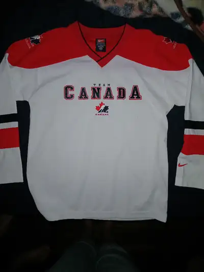 Team Canada nike youth medium hockey jersey, View more