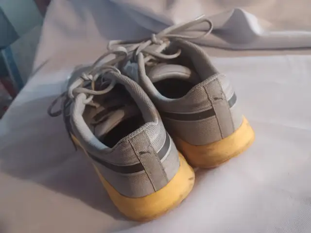 Puma men's sz 11 sneakers  in Men's Shoes in Calgary - Image 4