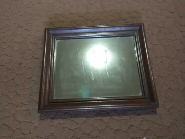 Antique mirror in Home Décor & Accents in Ottawa - Image 3