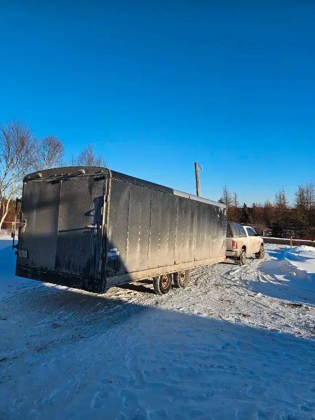 2010 27' Snowsport enclosed trailer in Cargo & Utility Trailers in Moncton - Image 3