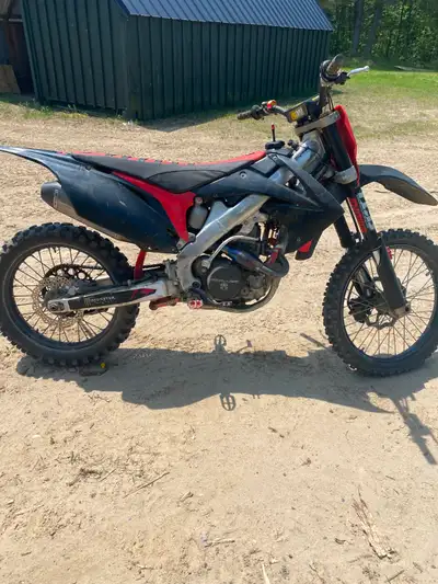 2010 Honda CRF250R - Scott Grips, Pro taper bars, Rs1 rib system race seat, FMF exhaust, New Rekluse...