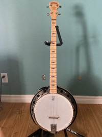 Deering Goodtime 5-string banjo with hard case