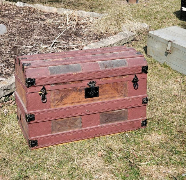 Antique dome top trunk in Arts & Collectibles in Kawartha Lakes