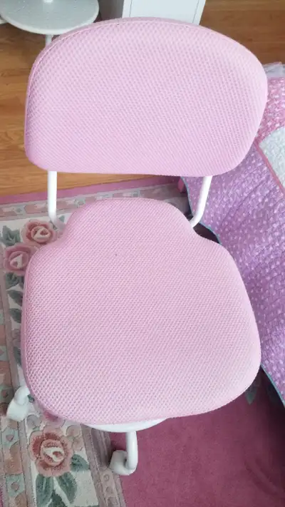 child's desk chair, View more