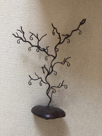  Metal jewellery tree 