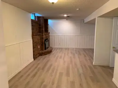 Lease 1 Br + Den ( Apartment, Basement) - LOW Price