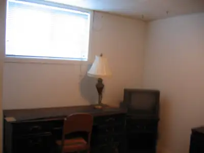 Chambre à louer au sous-sol d’une maison à St-Foy, au coin de Lavigerie et Sasseville. Pres de tous...