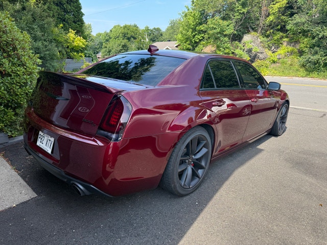 Chrysler 300 C SRT 2023 — photo 3