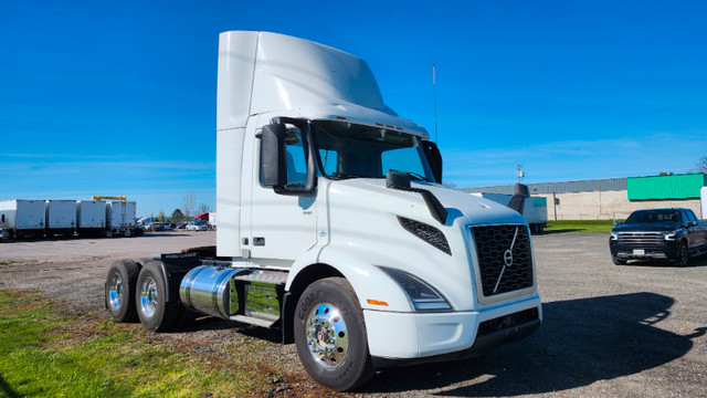 2019 Volvo VNR300-MAINTAINED BY VOLVO FROM NEW-Just Off Lease in Heavy Trucks in London