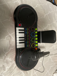 Child keyboard/piano/ dj mixer with turn table and microphone