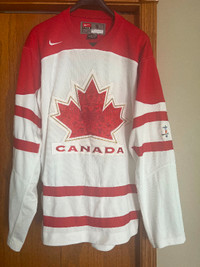 Team Canada 2010 (Nike) hockey jersey adult small.