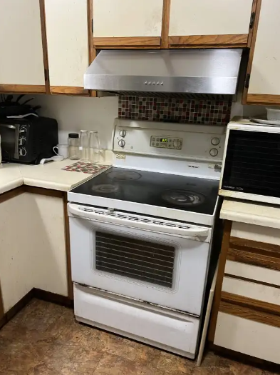 A Cozy Furnished room All-inclusive Leslie & Finch area 1 bus to in Short Term Rentals in City of Toronto - Image 9