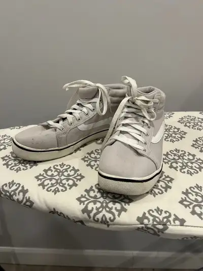 Women’s casual shoes, View more