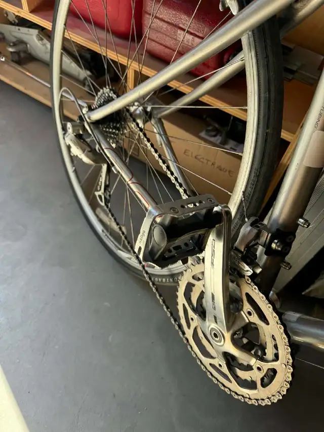 vélo de route de marque Giant en très bon état  in Road in Granby - Image 4